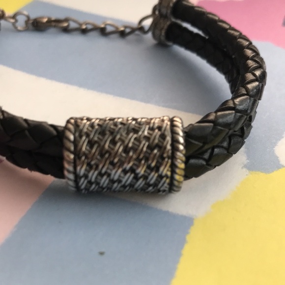 Retired!!! Leather and sterling silver bracelet from premier designs. - Picture 3 of 4